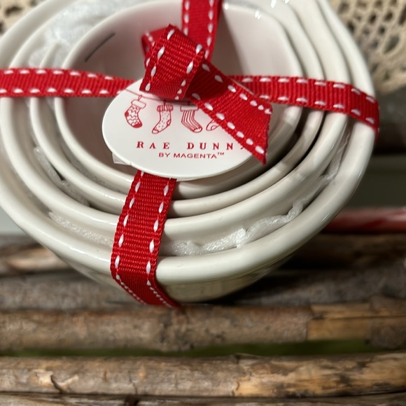 LAST SET! RAE DUNN CANDY CANE CHRISTMAS MEASURING CUPS - Picture 6 of 7